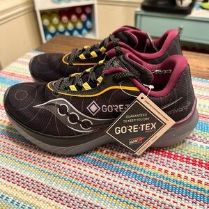 Saucony Women's Black and Maroon Athletic Shoes